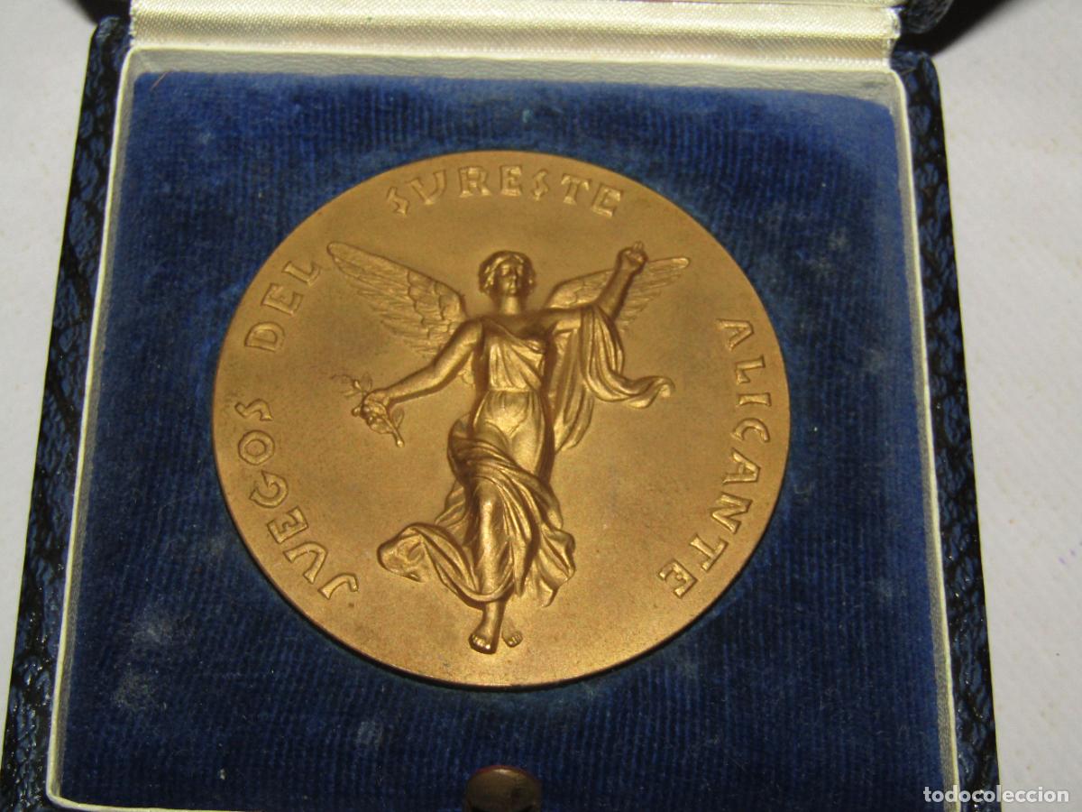 Coleccionismo deportivo: Antigua Medalla de los VII JUEGOS DEL SURESTE en Alicante del A&ntilde;o 1965