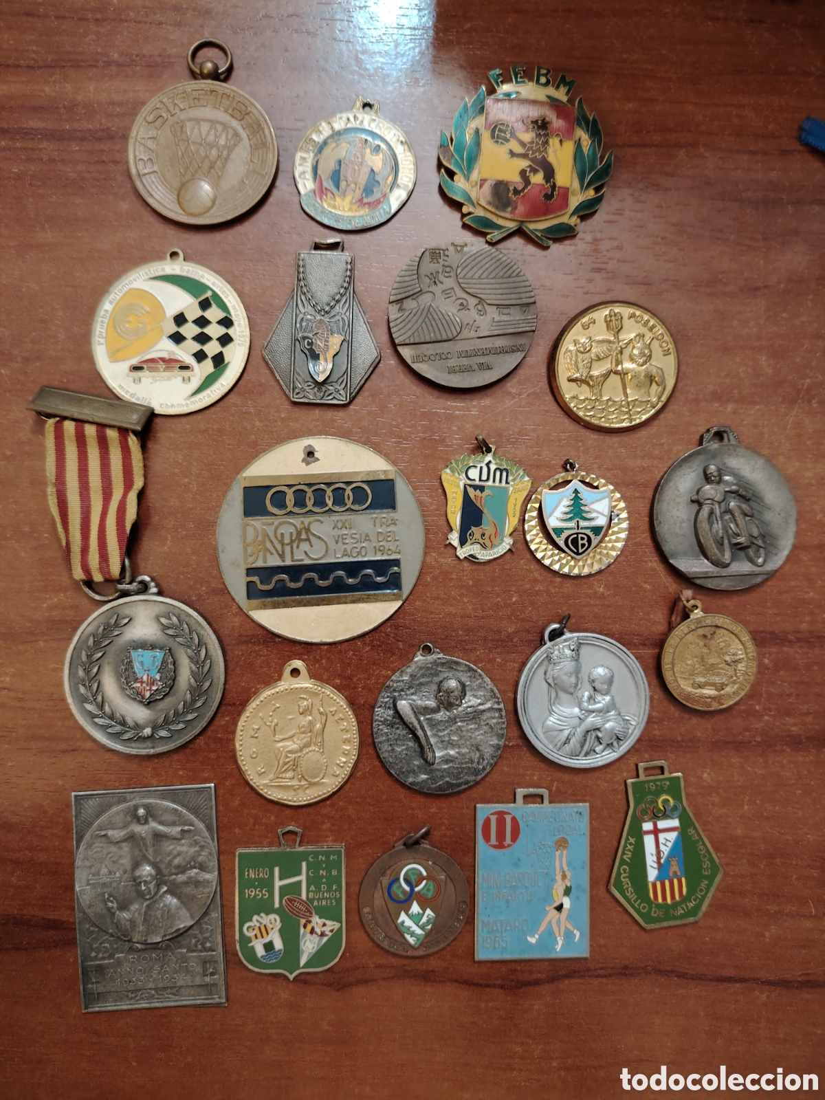 Coleccionismo deportivo: Lote de medallas antiguas variadas