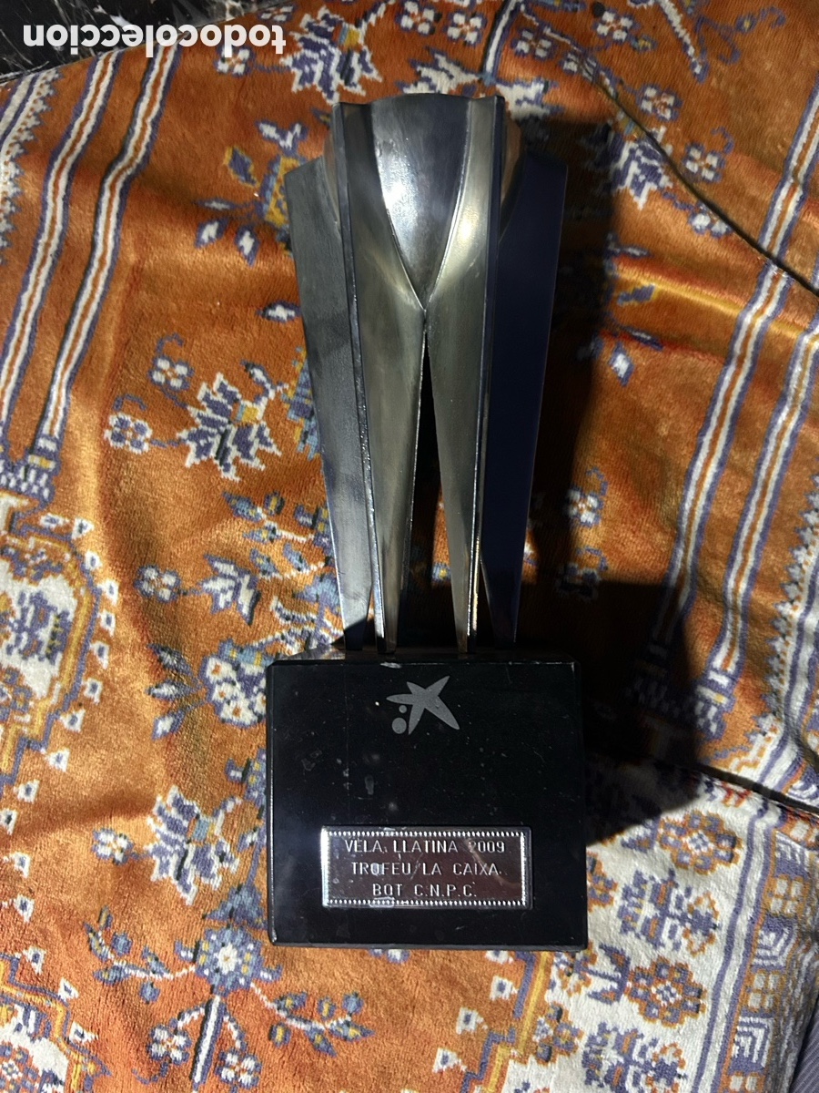Coleccionismo deportivo: trofeo o placa conmemorativa met&aacute;lica con el logotipo de &rdquo;la Caixa&rdquo;