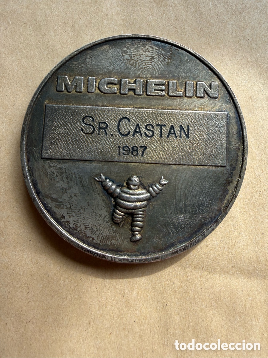 Coleccionismo deportivo: Medalla MICHELIN. Trofeo automovil&iacute;stico CARCASA DE ORO. grabada 1987