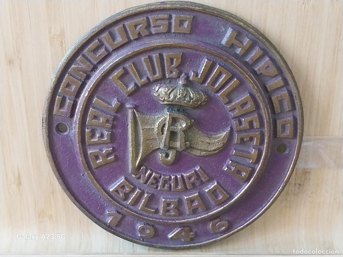 Sports collectibles: REAL CLUB HIPICO JOLASETA NEGURI A&Ntilde;O 1946 BILBAO CHAPA ORIGINAL RELIEVE 13CMS