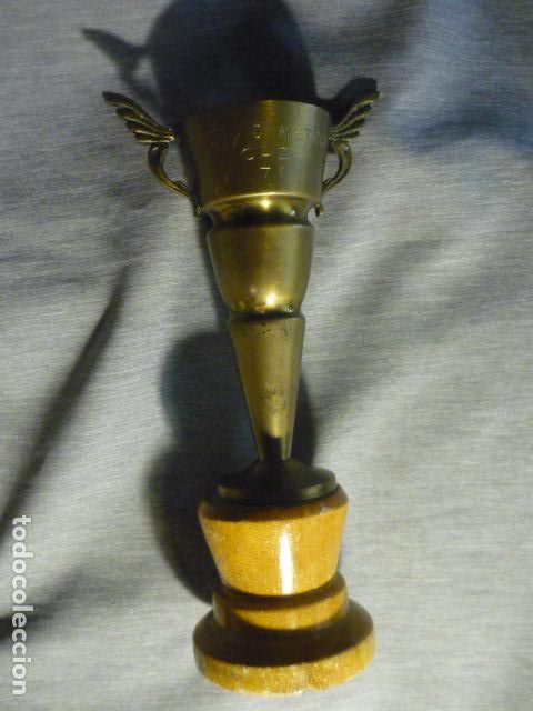 Collezionismo sportivo: TROFEO DEPORTIVO EDUCACION Y DESCANSO METRO DE MADRID 1971 CAZA 23 X 11 CM
