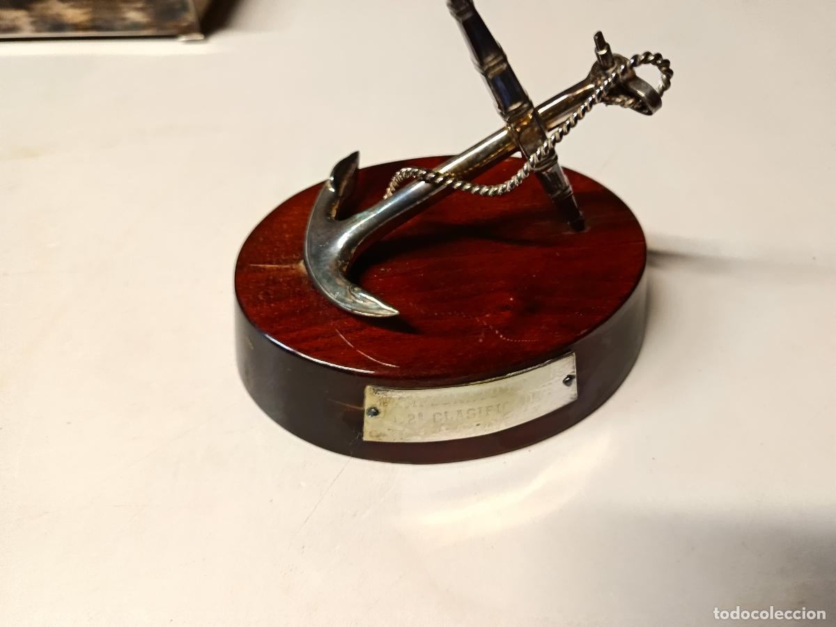 Coleccionismo deportivo: METOPA CON ANCLA MARINA, EN METAL, CON PLACA DE CAMPEONATO DE MUS 2&ordf; CLASIFICADO