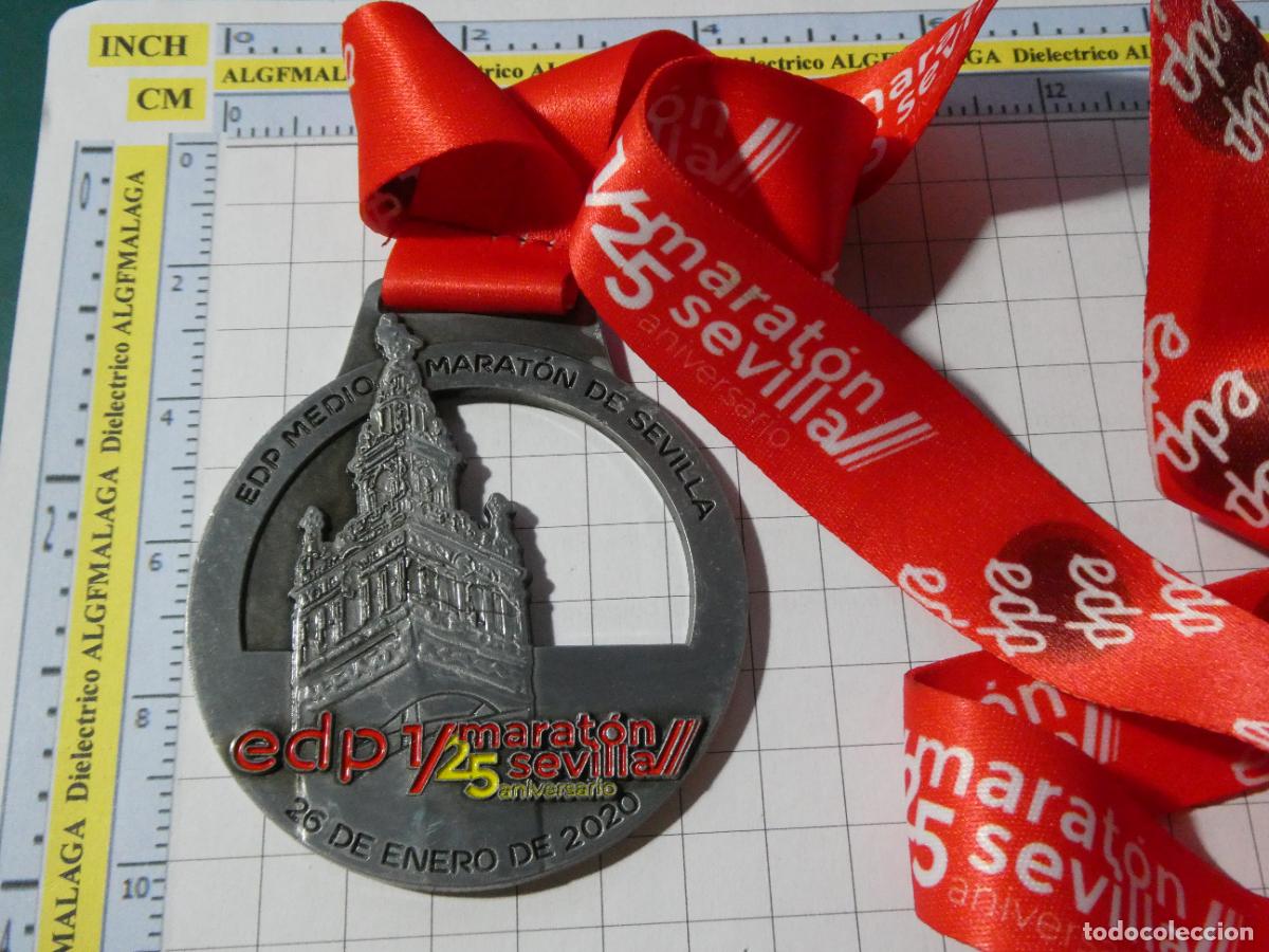 Coleccionismo deportivo: MEDALLA MEDALL&Oacute;N DE ATLETISMO. 1/2MARAT&Oacute;N MARATHON SEVILLA 2020. 140GR