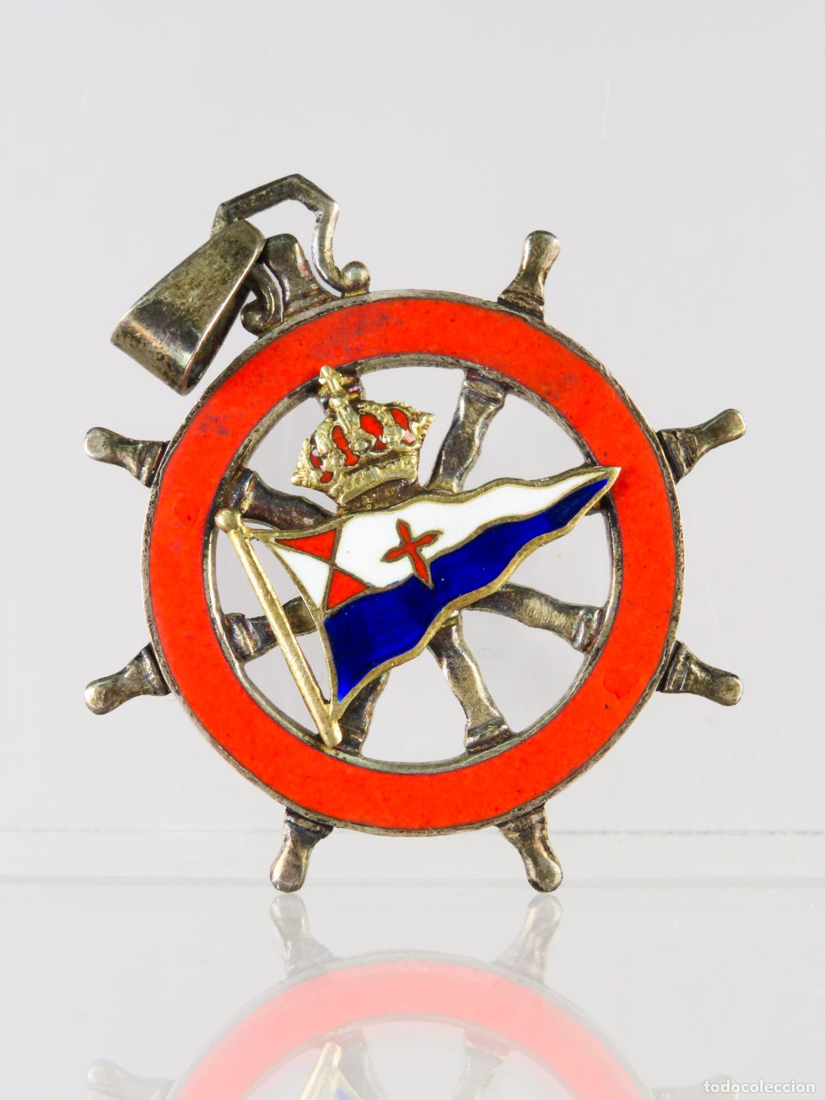 Coleccionismo deportivo: Medalla colgante Real Club N&aacute;utico Vigo metal plateado esmalte PP S XX