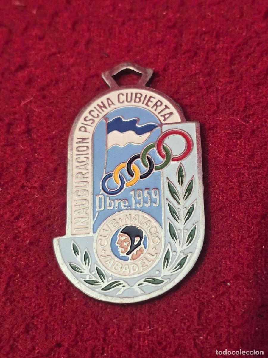 Collectionnisme sportif: MEDALLA ESMALTADA :INAGURACION PISCINA CUBIERTA . CLUB NAUTICO SABADEL. 1959