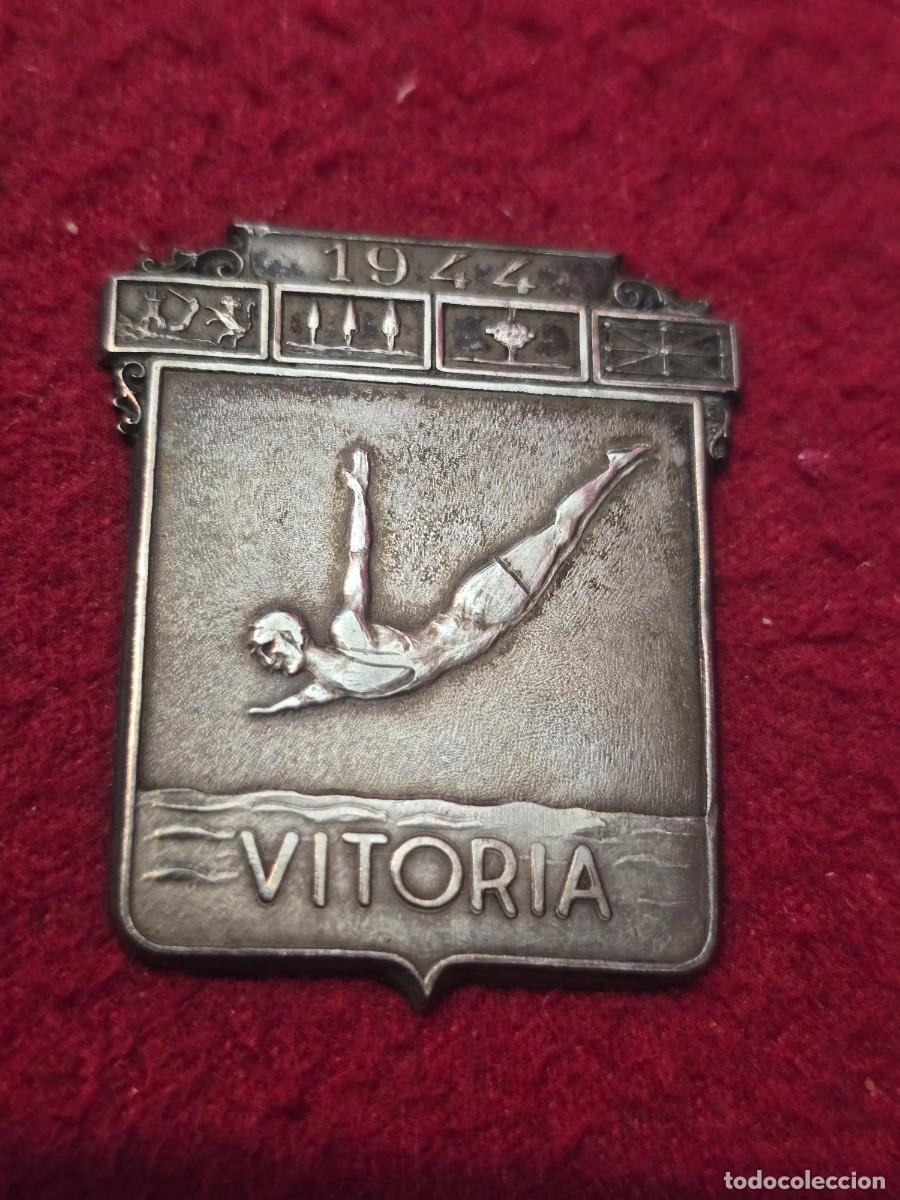 Colecionismo desportivo: MEDALLA : RECUERDOS DE LOS 1 os CAMPEONATOS VASCO NAVARROS DE NATACION .VITORIA 1945