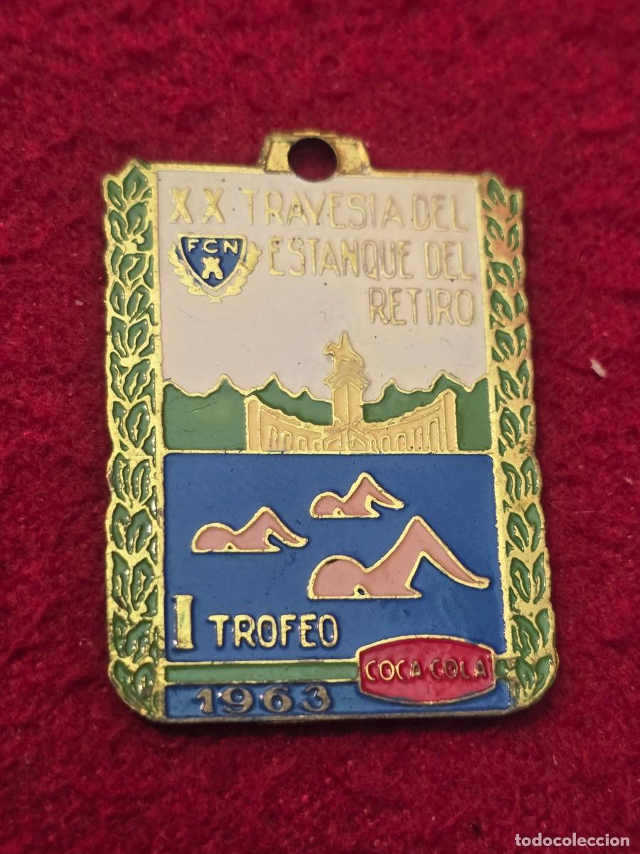Colecionismo desportivo: MEDALLA XX TRAVESIA DEL ESTANQUE DEL RETIRO I TROFEO. cocacola 1963