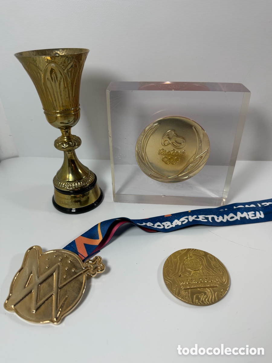 Colecionismo desportivo: Lote Coleccionista Baloncesto Femenino: R&eacute;plicas de Exhibici&oacute;n y Memorabilia FIBA / Ol&iacute;mpica