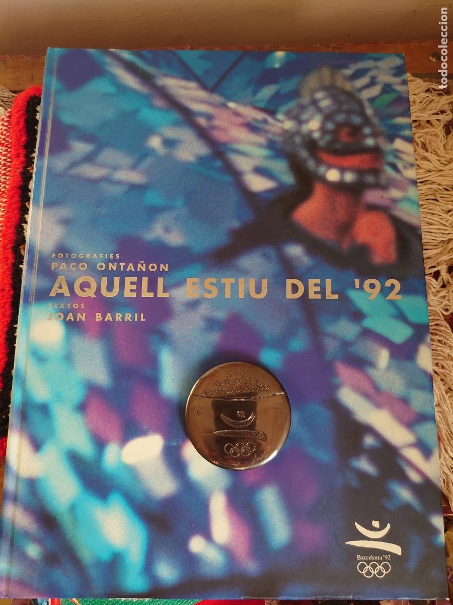 Coleccionismo deportivo: LOTE MEDALLA VOLUNTARIS OLIMPIADES DE BARCELONA LIBRO AQUELL ESTIU DEL '92 DE JOAN BARRIL