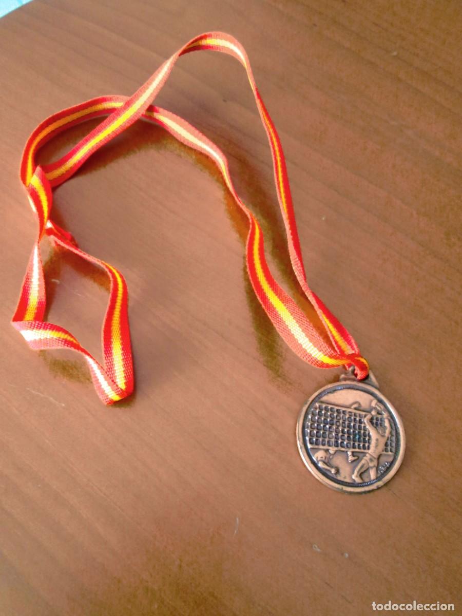 Coleccionismo deportivo: MEDALLA DEPORTIVA - VOLEIBOL - ENCUENTRO DEPORTIVO 2000 COLEGIO ALEMAN MALAGA - 4 CM-CINTA 37 CM