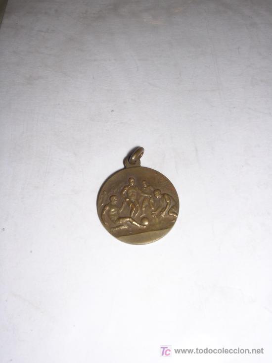Sports collectibles: MEDALLA DE FUTBOL FECHADA EN 1930, CON RELIVE