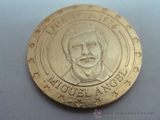 Colecionismo desportivo: MONEDA DE MIGUEL &Aacute;NGEL. CRACK DE LA LIGA 1975-1976. CONMEMORATIVA 30 LIGAS REAL MADRID.