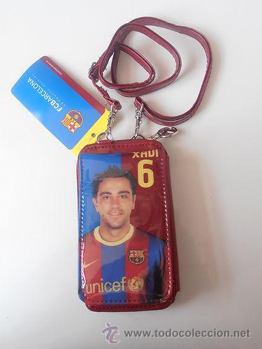 Collezionismo sportivo: Cartera y funda para el movil del F.C.Barcelona Xavi