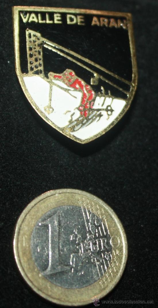 Coleccionismo deportivo: BONITA INSIGNIA DEPORTIVA DE ESQUI ESQUIAR DE LA ESTACION DEL VALLE DE ARAN A&Ntilde;OS 60