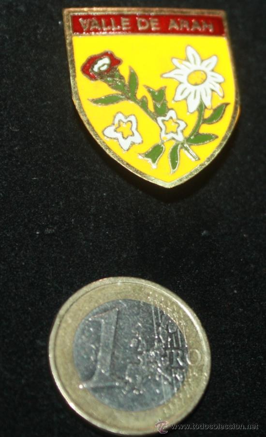 Coleccionismo deportivo: BONITA INSIGNIA DEPORTIVA DE ESQUI ESQUIAR DE LA ESTACION DEL VALLE DE ARAN A&Ntilde;OS 60