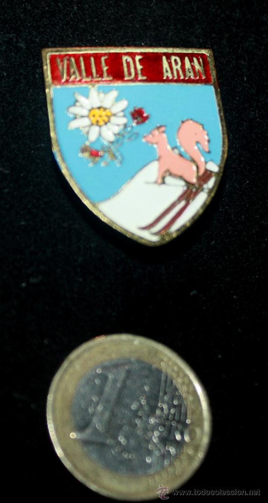 Coleccionismo deportivo: BONITA INSIGNIA DEPORTIVA DE ESQUI ESQUIAR DE LA ESTACION DEL VALLE DE ARAN A&Ntilde;OS 60