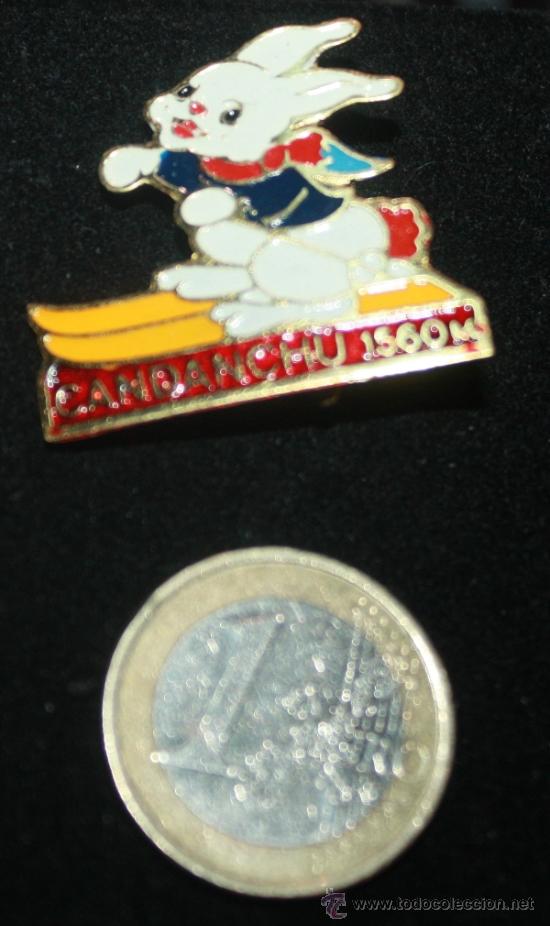 Coleccionismo deportivo: BONITA INSIGNIA DEPORTIVA DE ESQUI ESQUIAR DE LA ESTACION DE CANDANCHU A&Ntilde;OS 60