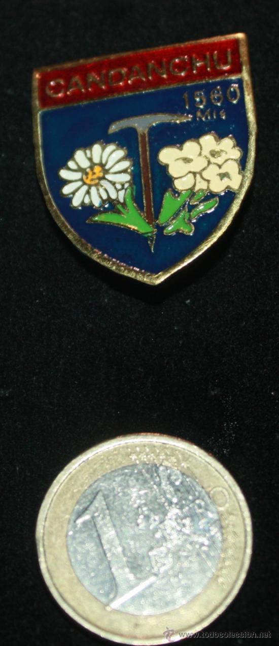 Coleccionismo deportivo: BONITA INSIGNIA DEPORTIVA DE ESQUI ESQUIAR DE LA ESTACION DE CANDANCHU A&Ntilde;OS 60