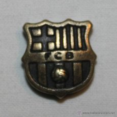Coleccionismo deportivo: RARA INSIGNIA TIPO HEBILLA DEL FUTBOL CLUB BARCELONA - BRONCE