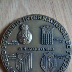 Coleccionismo deportivo: MEDALLA BRONCE CONMEMORATIVA DE UN JUGADOR DEL ATHLETICO MADRID 1990, TORNEO INTERNACIONAL OPORTO