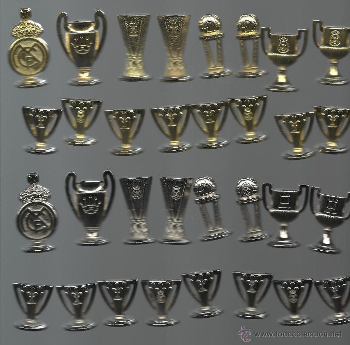 AJEDREZ DEL REAL MADRID CON TABLERO. PRODUCTO OFICIAL. PIEZAS DE LATÓN Y  BRONCE. CALIDAD.