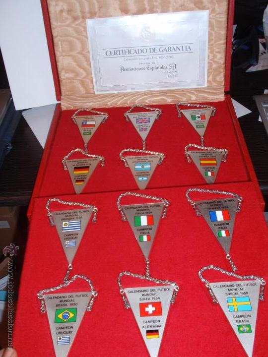 Coleccionismo deportivo: Colecci&oacute;n de 12 banderines de plata pura - Mundial de futbol 1930 - 1982 - 400g plata pura