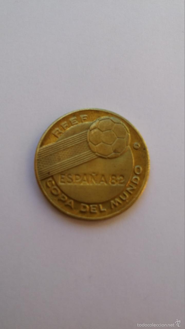 Coleccionismo deportivo: moneda ,medalla 1982 mundial de futbol ,espa&ntilde;a 82 ,detras italia campeon 1934 y 1938