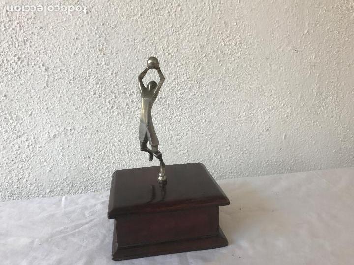 Coleccionismo deportivo: TROFEO DE F&Uacute;TBOL, FUTBOLISTA ESTILO ART DECO 1940'S