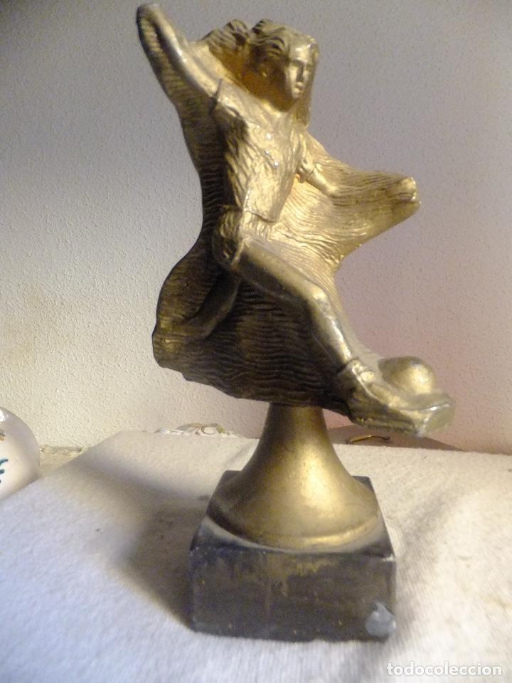 Colecionismo desportivo: Trofeo antiguo de futbol. a&ntilde;os 50 en broce dorado sobre piedra ( futbolista con bal&oacute;n )