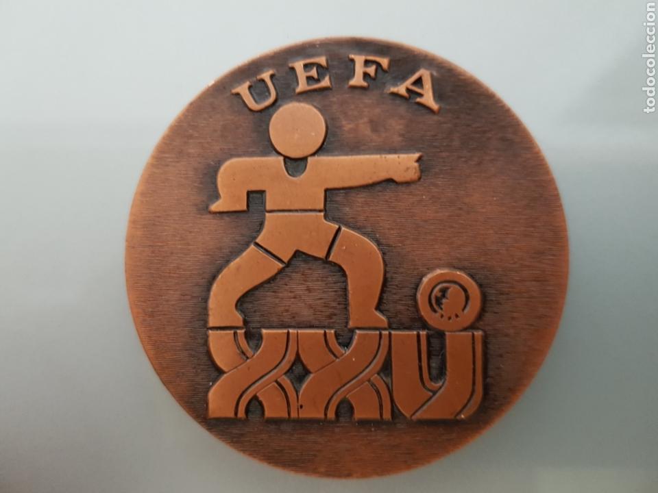 Coleccionismo deportivo: MEDALLA UEFA 25 TORNEO INTERN. F&Uacute;TBOL JUVENIL ESPA&Ntilde;A 1972 66gr 5cm diam.