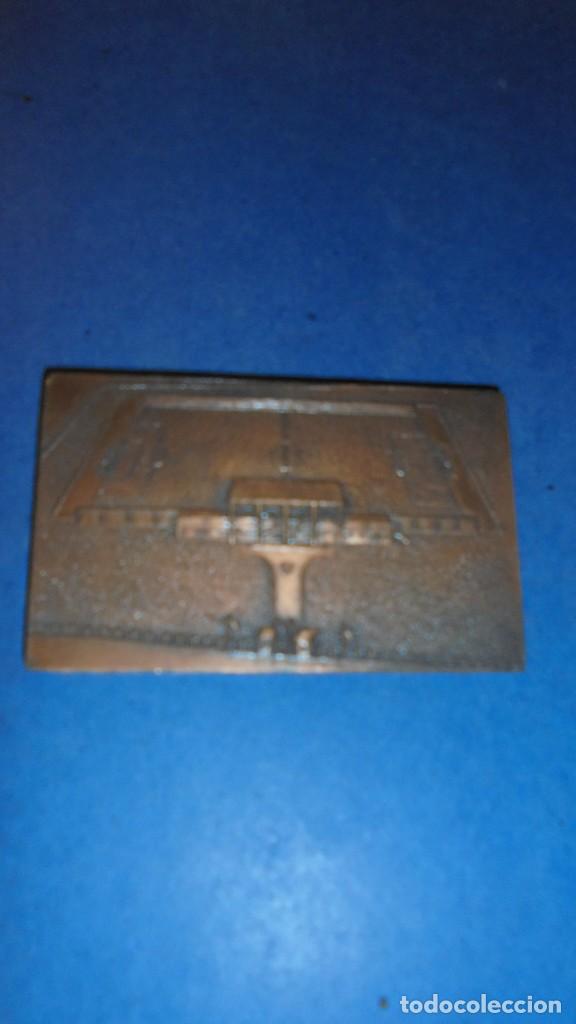 Sammelleidenschaft Sport: FUTBOL - MEDALLA INAGURACION DE LOS CAMPOS DE FUTBOL FEDERATIVOS DE SAN ADRIAN DEL BESOS JUNIO 1970