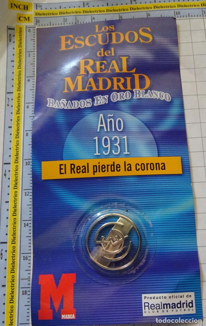 Colecionismo desportivo: MEDALLA MONEDA INSIGNIA. LOS ESCUDOS DEL REAL MADRID CLUB DE F&Uacute;TBOL. ESCUDO 1931. PRECINTADO. 40 GR