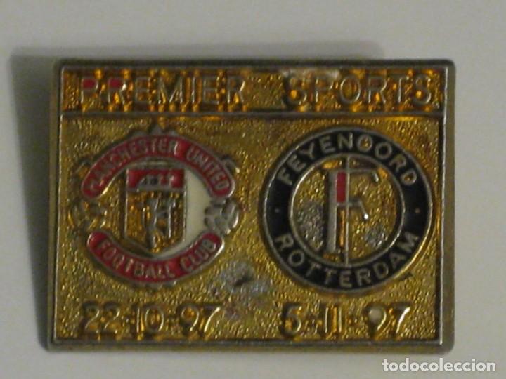 Ancienne broche émail Foot MANCHESTER UNITED Football MU RED DEVILS - Collection