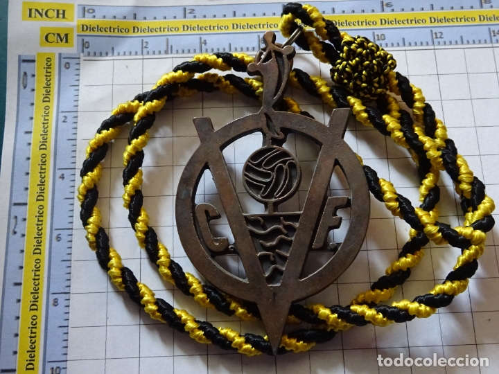 Collectionnisme sportif: MEDALLA MEDALL&Oacute;N DE F&Uacute;TBOL MODESTO MALAGUE&Ntilde;O. CLUB F&Uacute;TBOL OL&Iacute;MPICA VICTORIANA M&Aacute;LAGA. 70 GR