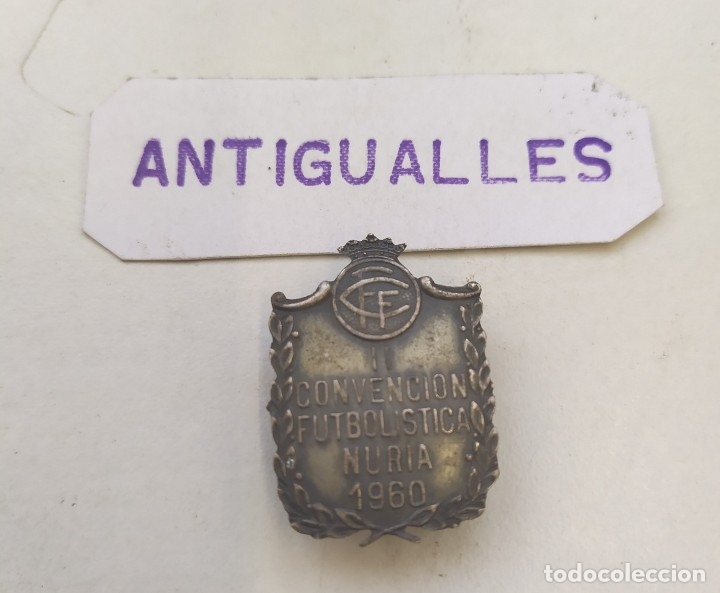 Collectionnisme sportif: PIN,OJAL,INSIGNIA FEDERACIO CATALANA DE FUTBOL-II CONVENCION FUTBOLISTICA NURIA A&Ntilde;O 1960,PLATA.