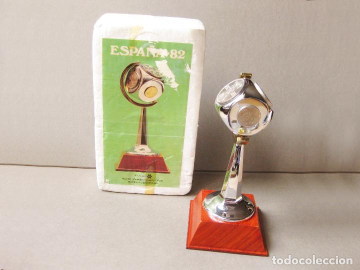 Coleccionismo deportivo: COPA CON MONEDAS CONMEMORATIVA DEL MUNDIAL 82 DE FUTBOL - ACU&Ntilde;ACI&Oacute;N 80 - MODELOS INDUSTRIALES