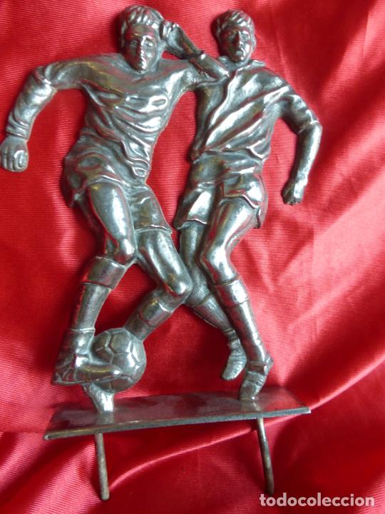 Sports collectibles: EXCELENTE PIEZA DE BRONCE NIQUELADO - JUGADORES DE F&Uacute;TBOL - MACIZA