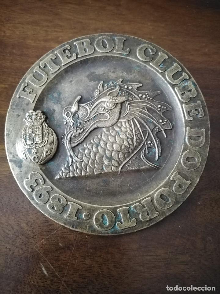 Coleccionismo deportivo: Medalla conmemorativa en bronce del Futebol Clube do Porto. Oporto, Portugal.