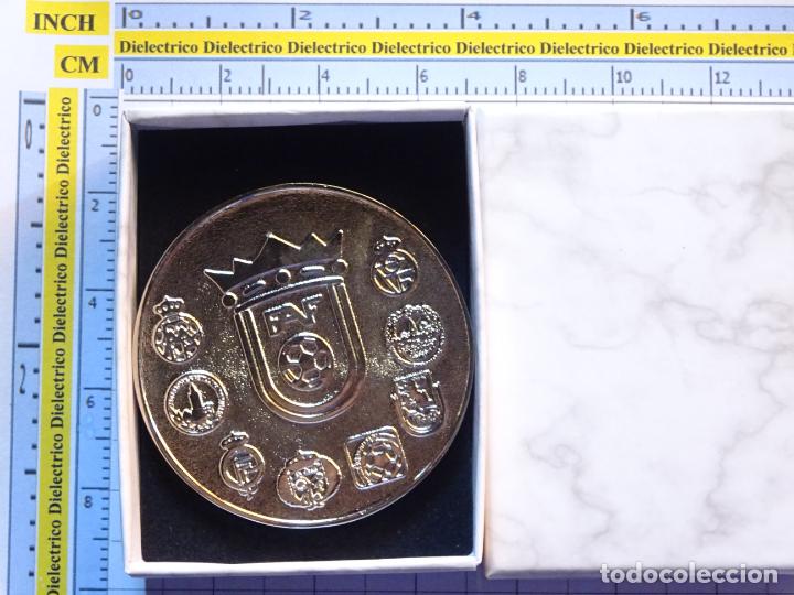 Sammelleidenschaft Sport: MEDALLA MEDALL&Oacute;N DEPORTIVO FEDERACI&Oacute;N ANDALUZA F&Uacute;TBOL CONGRESO DESTINO SIGLO XXI 2000 CON CAJA 60 GR
