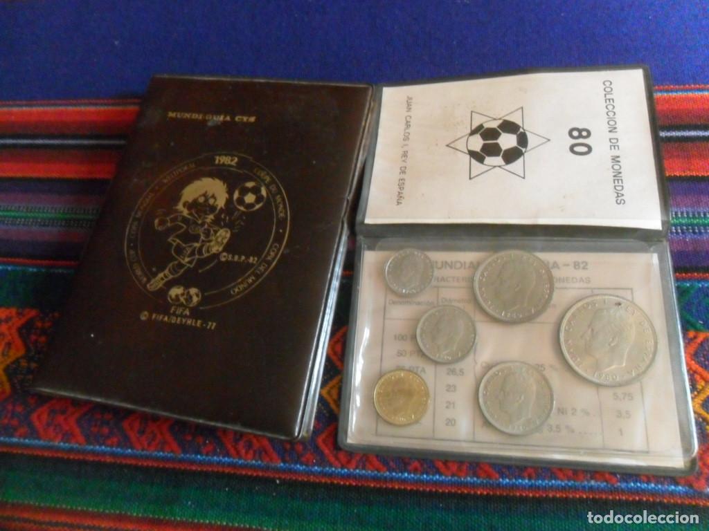 Coleccionismo deportivo: SERIE NUMISM&Aacute;TICA MUNDIAL DE F&Uacute;TBOL ESPA&Ntilde;A 1982 JUAN CARLOS 1&ordm; REY DE ESPA&Ntilde;A Y MUNDI-GU&Iacute;A CYS.