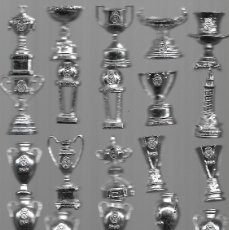 Coleccionismo deportivo: GRAN COLECCION DE TROFEOS EN MINIATURA DEL REAL MADRID CLUB DE FUTBOL. Lote 403015579