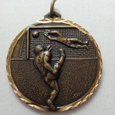 Coleccionismo deportivo: MEDALLA BRONCE CEBRIÁN FÚTBOL DIÁMETRO 57 MM NUEVA