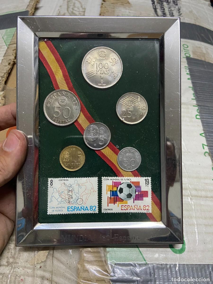 Coleccionismo deportivo: MONEDAS PESETAS Y SELLOS MUNDIAL FUTBOL ESPA&Ntilde;A 82 1982 EN CUADRO CON INSCRIPCION