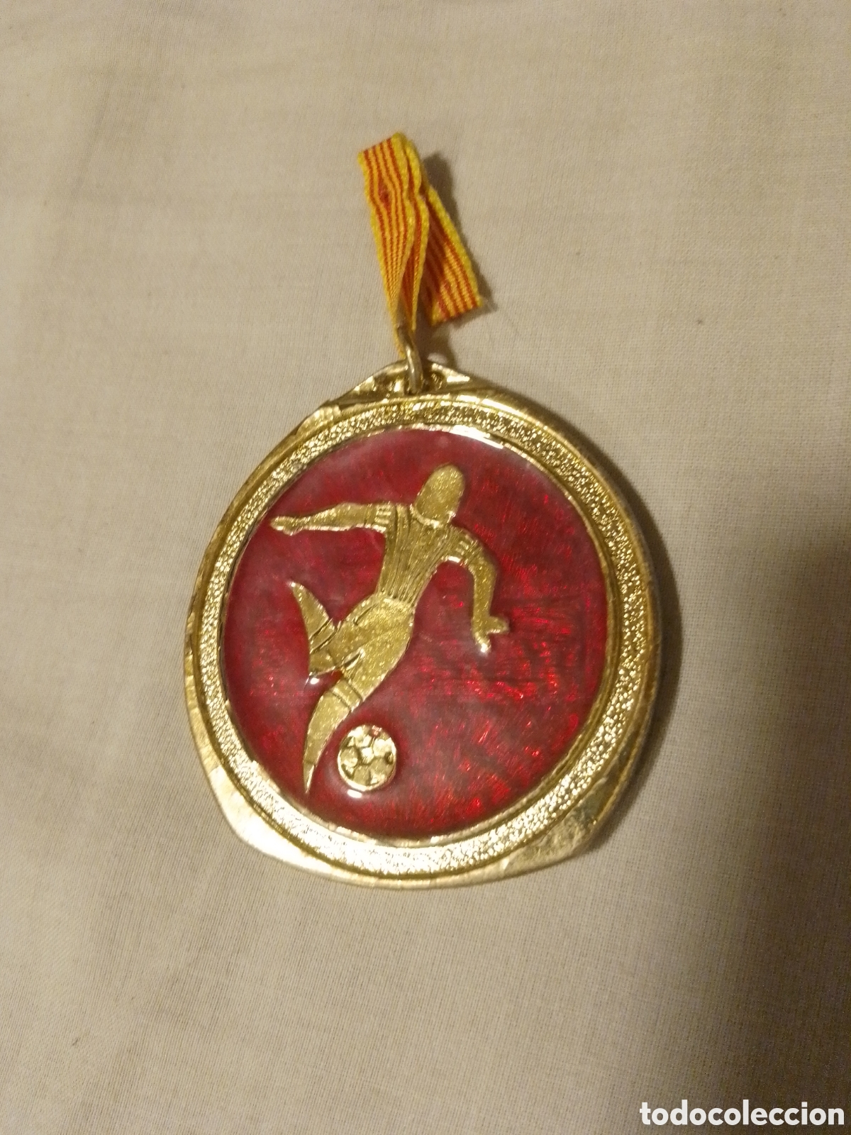 Collectionnisme sportif: MEDALLA ORO DE F&Uacute;TBOL I TROFEO A.JERICO 1983