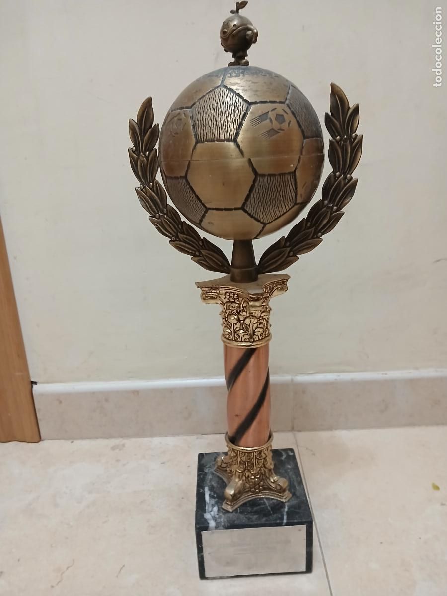 Coleccionismo deportivo: Trofeo naranjito mundial 82