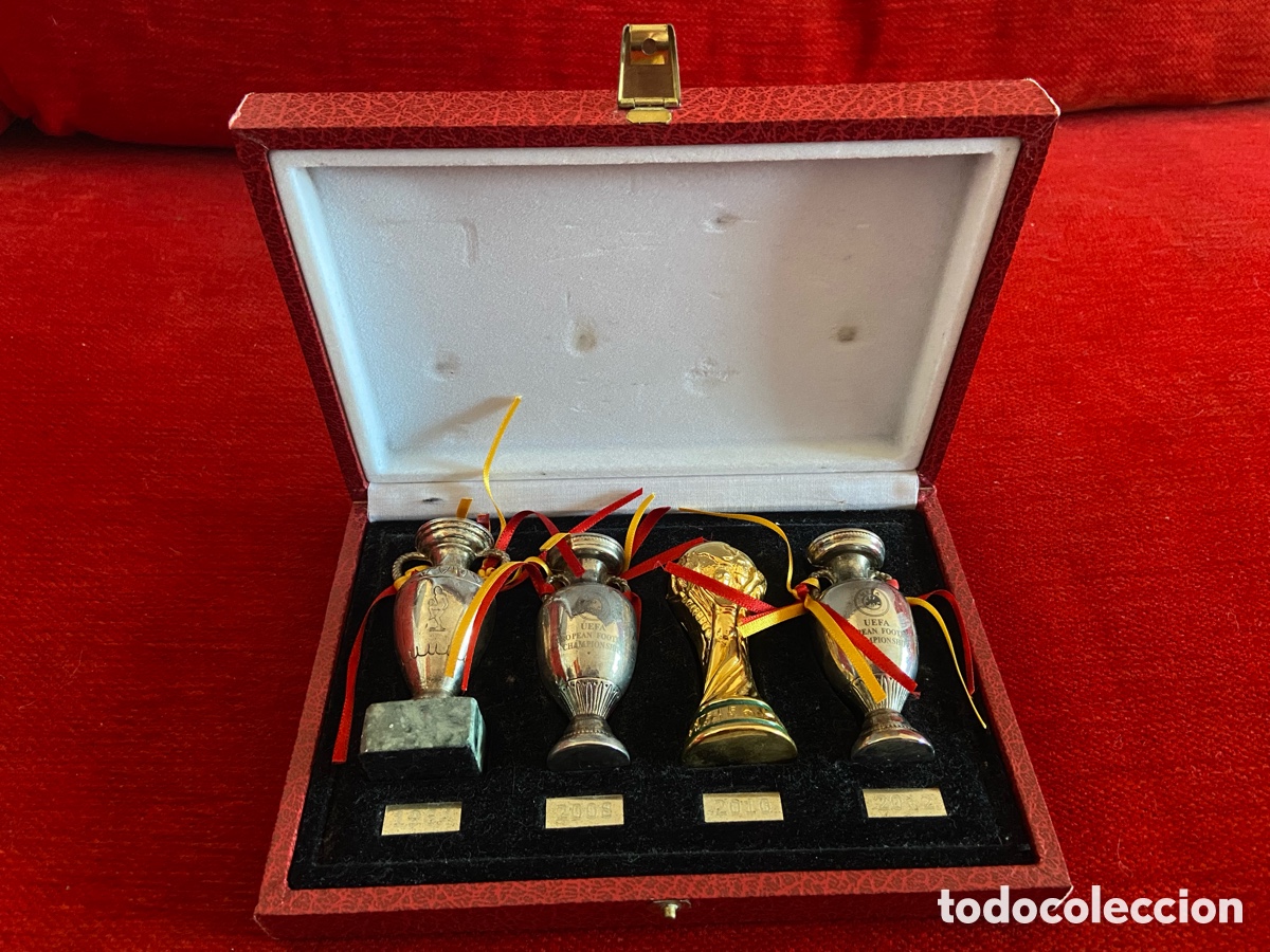 Sports collectibles: CAJA ESTUCHE CONMEMORATIVA TROFEOS COPAS EURO EUROCOPA MUNDIAL SELECCION ESPA&Ntilde;OLA ESPA&Ntilde;A RFEF