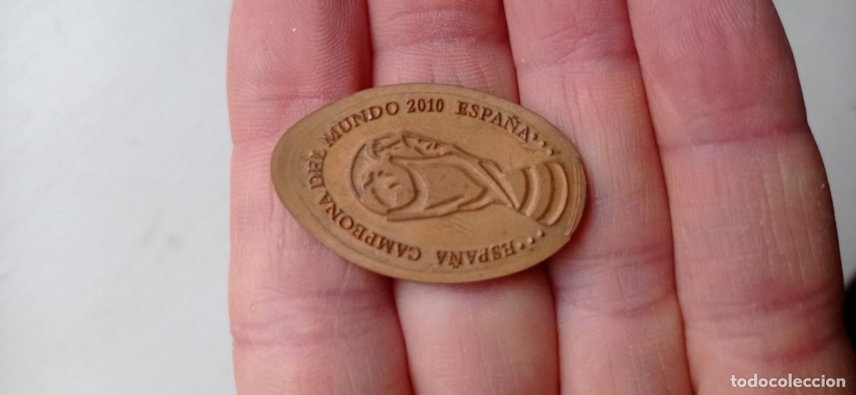 Sports collectibles: medalla espa&ntilde;a campeona mundial futbol 2010.