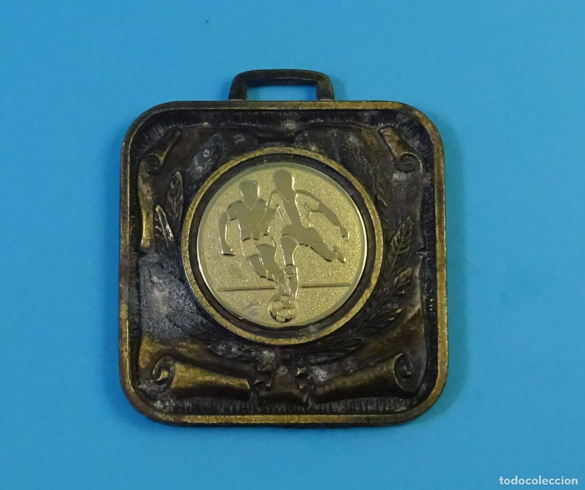 Colecionismo desportivo: MEDALLA F&Uacute;TBOL AGUSTINOS 1996