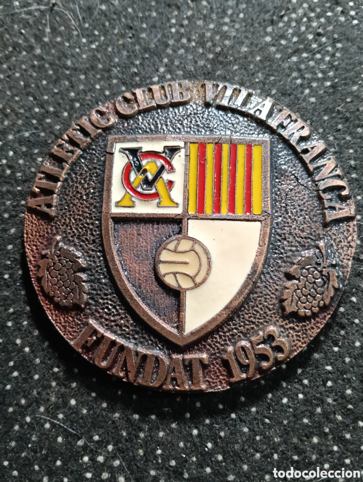 Coleccionismo deportivo: Medalla Atletic Club Vilafranca del Pened&eacute;s Fundat 1953 bronce mide 7 cm.